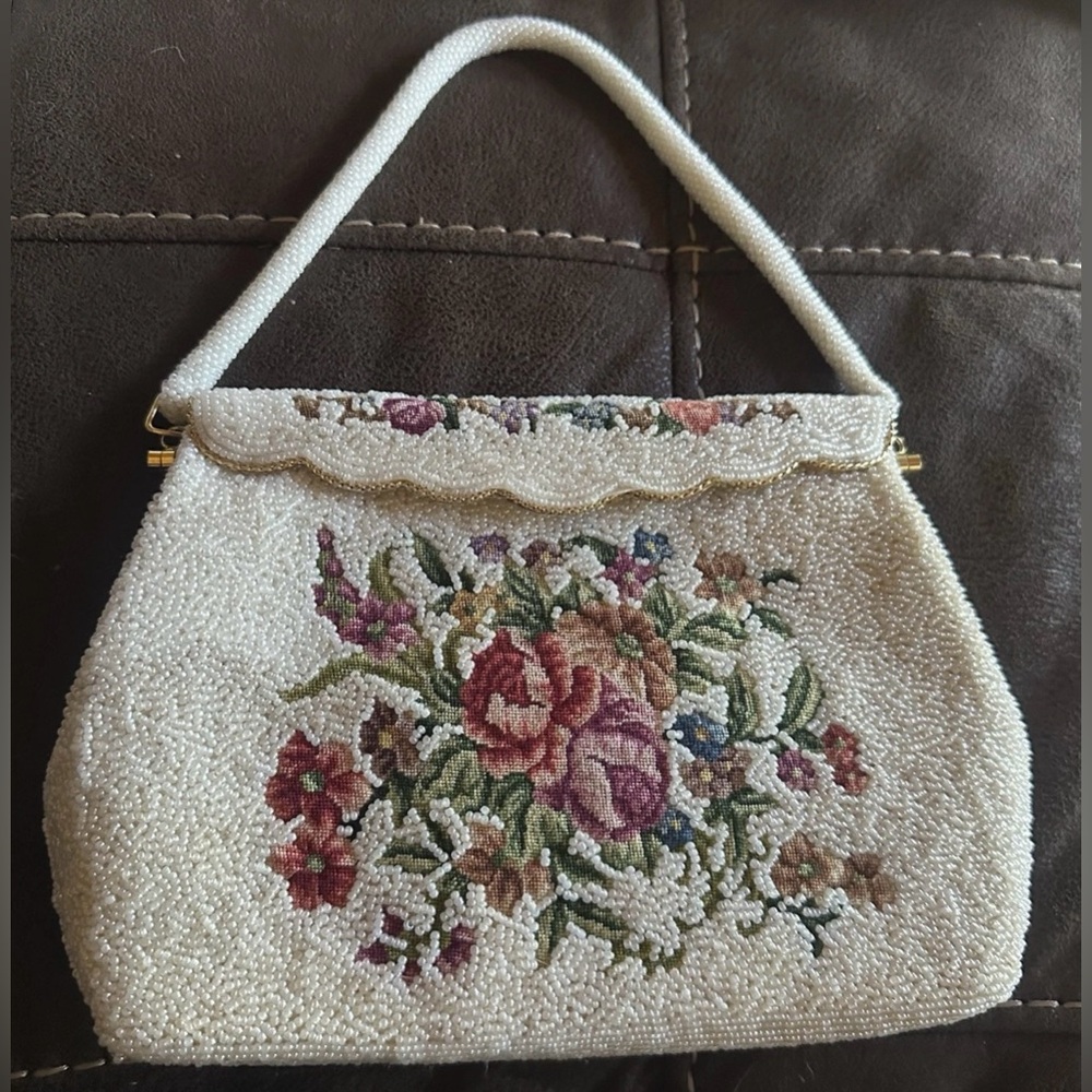 Vintage Floral Hand Beaded Handbag with beaded handle 1950-1960s